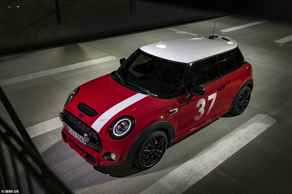 In the style of the historic rally winner, the edition model features a single white bonnet stripe on the driver's side which bears the signature of the 1964 racing driver