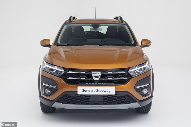 Up front, a raked windscreen, new headlights featuring Y-shaped daytime running LEDs and a narrower grille gives off a more hunkered and wider look