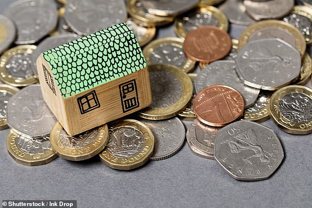 Whether you¿re getting a mortgage for the first time or remortgaging with a new provider, you will pay a ¿product¿ or ¿arrangement¿ fee, usually costing around £1,000
