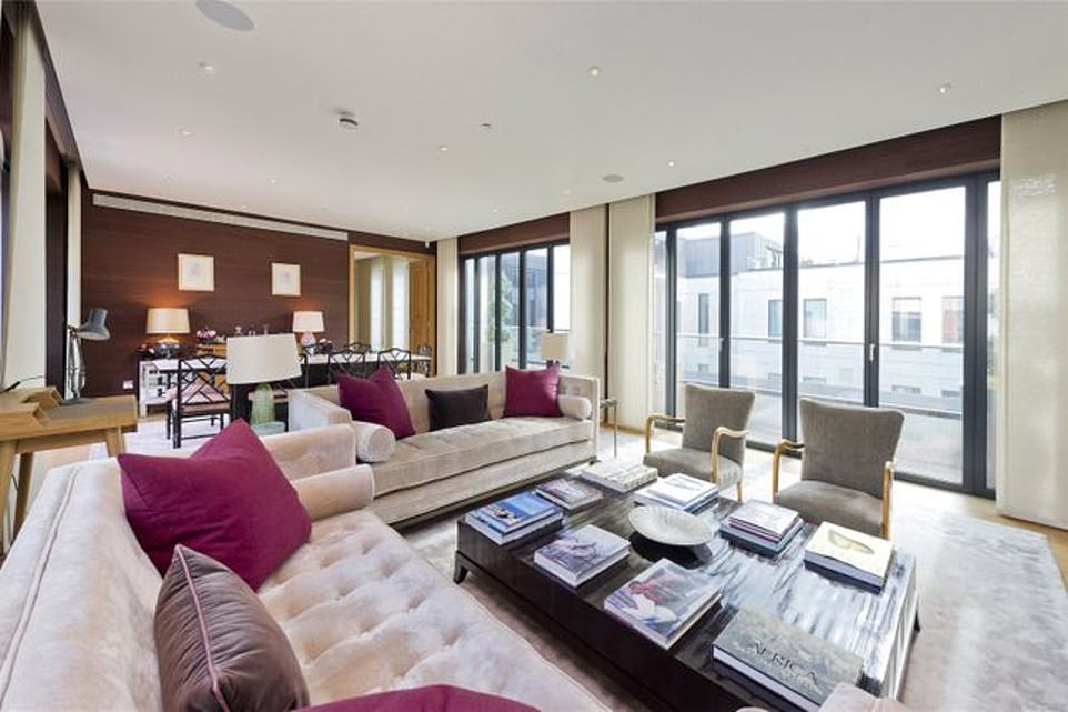 5) A four-bedroom flat is for sale on Manresa Road in Chelsea for a whopping £9,500,000. The average property value on the street is £12,182,000