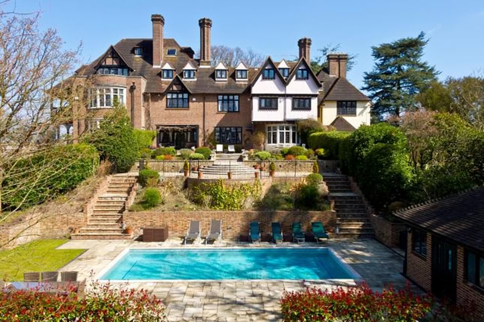 8) Yaffle Road in Weybridge is also among the top ten most expensive streets outside of London, with an average property value of £4,770,500. This six-bedroom house is on sale there for £2,750,000