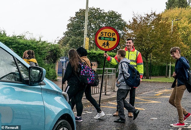 Measurements taken before the school run show adequate levels of air pollution. However, by the time the school run starts at 8am, PM2.5 exceeds UK legal limits