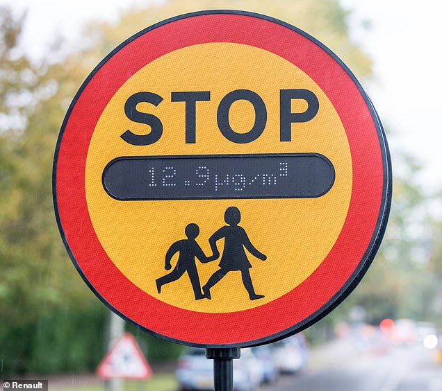 The lollipop displays the pollution level in real time on a digital panel that runs across one side of the fascia