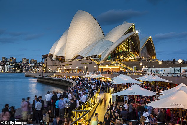 In 2019 there were 1,262,204 migrants from the United Kingdom in Australia