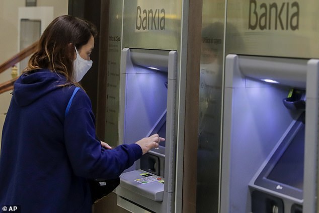When the UK leaves the EU after December 31, some British banks will no longer be able to offer accounts and credit cards to the more than 1m expats living on the Continent