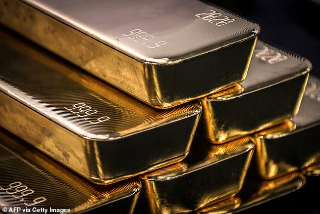 The FTSE 100 firm expects to extract between 745,000 and 775,00 ounces of gold this year